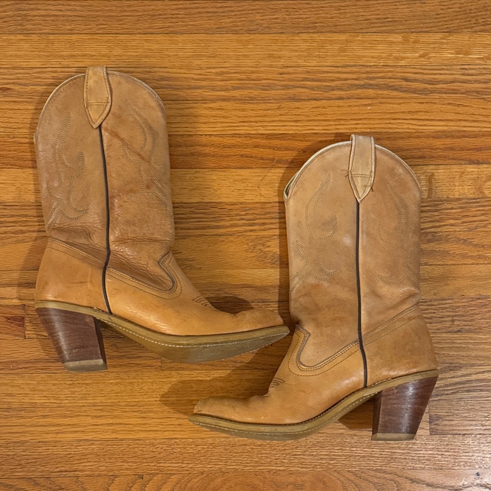 Laredo VINTAGE Tan Heeled Boots